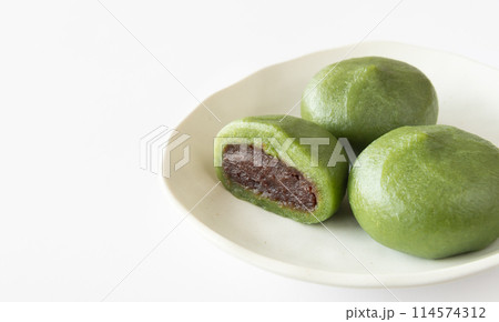 春の草餅　よもぎ餅　和菓子　伝統食 114574312