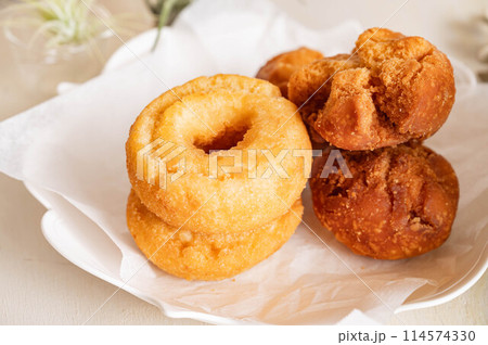 揚げ菓子　ドーナツ 114574330