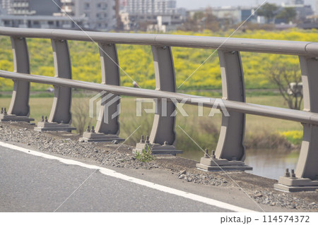 橋のガードレール 114574372