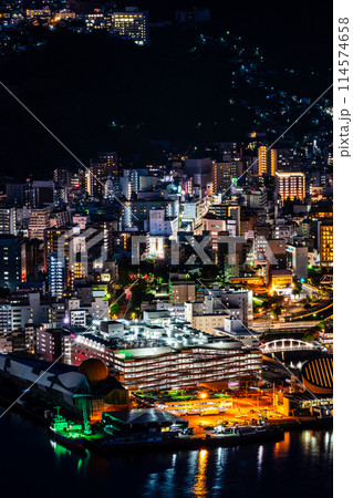 稲佐山展望台から長崎市街地の夜景　【長崎市】 114574658