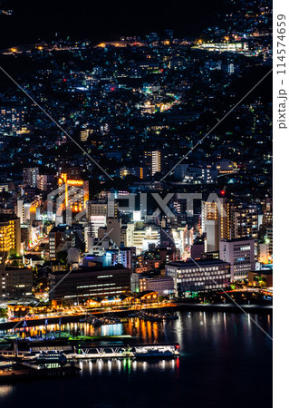 稲佐山展望台から長崎市街地の夜景　【長崎市】 114574659