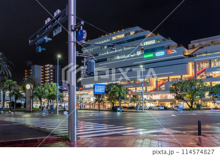 夜の宮崎駅西口 114574827