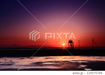 海に沈む夕日 114575784