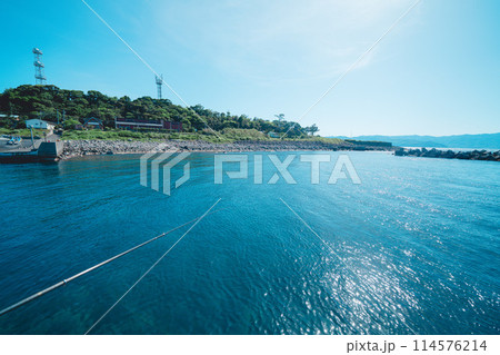 初島で見る海の水面 初島で見る海の水面 114576214