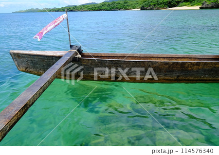 サバニ船から見る石垣島北部の海 114576340