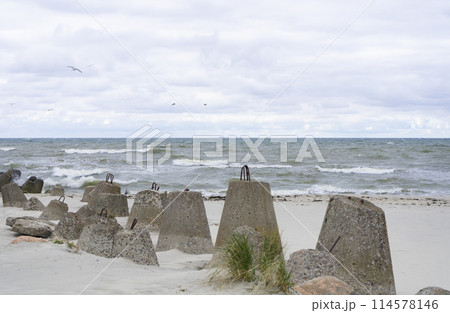 Storm on Baltic Sea. Breakwaters. Tetrapods. Baltiysk 114578146
