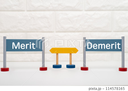 ゲートの置物にメリットとデメリットの比較 114578165