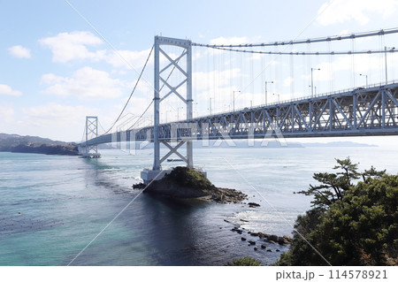 千畳敷から見る大鳴門橋(兵庫県 徳島県 鳴門海峡) 千畳敷から見る大鳴門橋(兵庫県 徳島県 鳴門海峡) 114578921