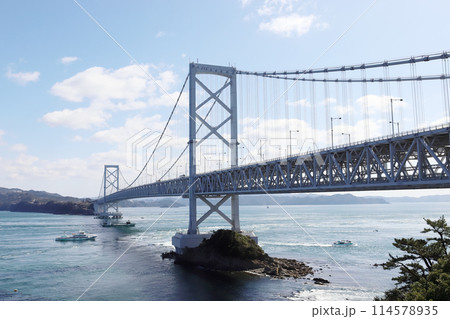 千畳敷から見る大鳴門橋(兵庫県 徳島県 鳴門海峡) 千畳敷から見る大鳴門橋(兵庫県 徳島県 鳴門海峡) 114578935
