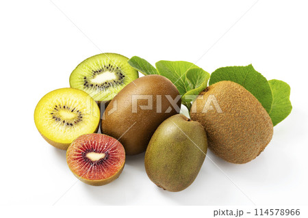 背景白の三種のキウイフルーツ_グリーン_ゴールド_ルビーレッド 背景白の三種のキウイフルーツ_グリーン_ゴールド_ルビーレッド 114578966