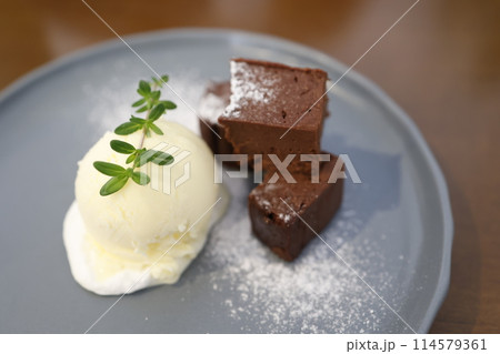 生ショコラケーキバニラアイス添え 114579361