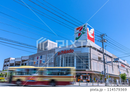 日本の横浜都市景観 横浜市営地下鉄 立場駅前などを望む　 114579369