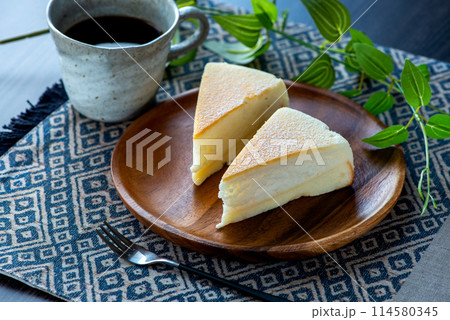 スフレ生地のチーズケーキ 114580345