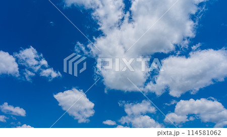 青空に流れる白い雲 青空に流れる白い雲 114581062