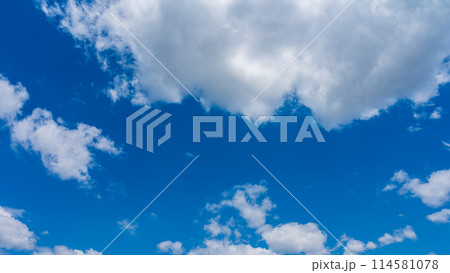 青空に流れる白い雲 青空に流れる白い雲 114581078