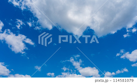 青空に流れる白い雲 青空に流れる白い雲 114581079