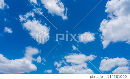 青空に流れる白い雲 青空に流れる白い雲 114581090