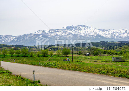 月山高原から望む風景 114584971