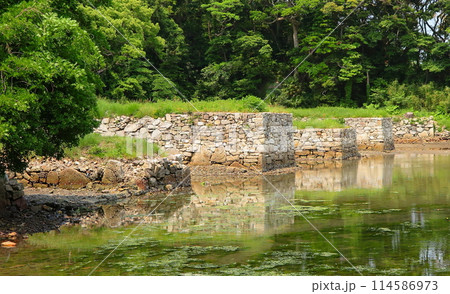 対馬(長崎県)に残る、対馬藩お船江跡(貴重な船渠の遺構) 対馬(長崎県)に残る、対馬藩お船江跡(貴重な船渠の遺構) 114586973