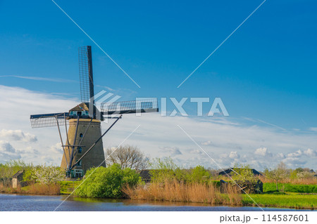 オランダ　キンデルダイク＝ エルスハウトの風車網 世界遺産 114587601