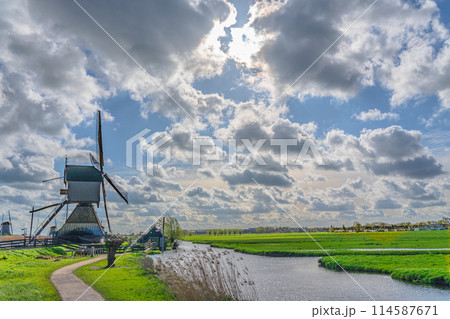 オランダ　キンデルダイク＝ エルスハウトの風車網 世界遺産 114587671