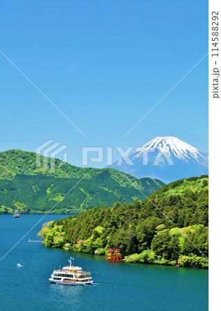 初夏の青空と新緑の箱根 そして富士山 初夏の青空と新緑の箱根 そして富士山 114588292