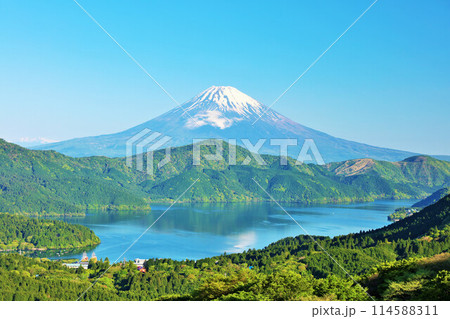 初夏の青空 箱根からの展望風景と富士山 初夏の青空 箱根からの展望風景と富士山 114588311