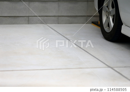 コンクリート舗装の駐車場　イメージ 114588505