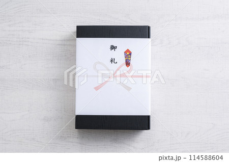 御礼の熨斗がかかった贈り物 114588604