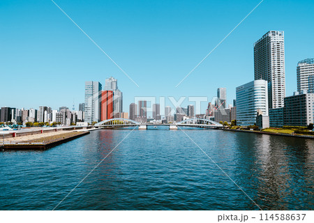 隅田川に架かる勝鬨橋と高層マンション群 2024.05 a-4 シアン色 隅田川に架かる勝鬨橋と高層マンション群 2024.05 a-4 シアン色 114588637