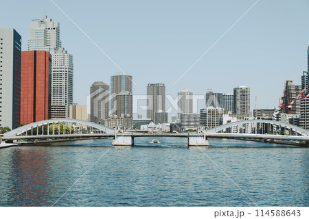 隅田川に架かる勝鬨橋と高層マンション群 2024.05 b-5 フィルム調 隅田川に架かる勝鬨橋と高層マンション群 2024.05 b-5 フィルム調 114588643