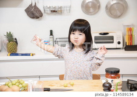 子供 キッチン お手伝い 料理 子供 キッチン お手伝い 料理 114589134