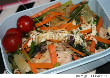 おいしい肉野菜炒め弁当 手前味噌 おいしい肉野菜炒め弁当 手前味噌 114589344