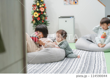 歳の離れた姉妹 姉と妹 114590044