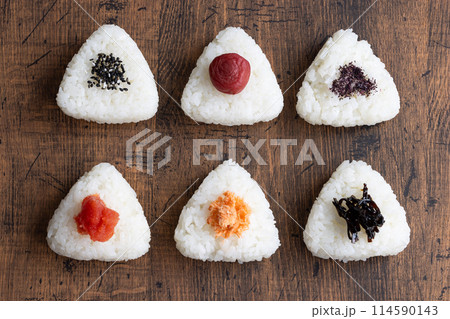 おにぎり　rice ball 114590143