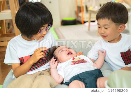 小さい子供たち 114590206