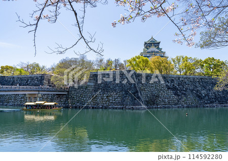 【春の大阪城公園】大阪城天守閣と御座船【桜】 【春の大阪城公園】大阪城天守閣と御座船【桜】 114592280