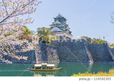 【春の大阪城公園】大阪城天守閣と御座船【桜】 【春の大阪城公園】大阪城天守閣と御座船【桜】 114592305