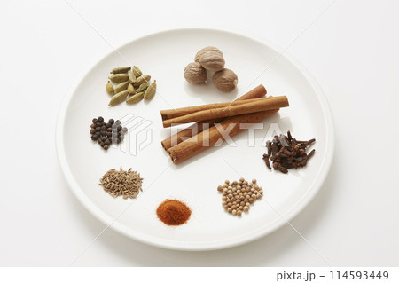 インドカレー用のスパイス香辛料　ガラムマサラ 114593449