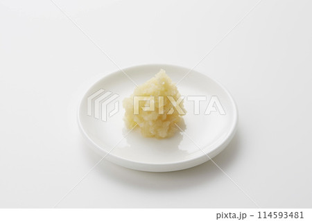 小皿ににんにくのおろし 小皿ににんにくのおろし 114593481