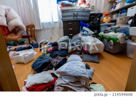 断捨離　衣替え 片づけ 114594606
