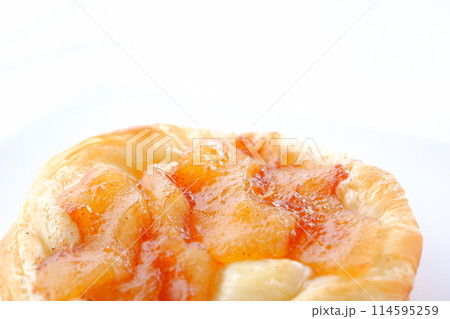 美味しそうなアップルデニッシュ 美味しそうなアップルデニッシュ 114595259