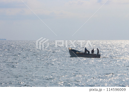 アラビア海とインド釣り船 114596009