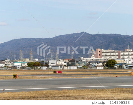 八尾空港から眺める生駒山 八尾空港から眺める生駒山 114596538