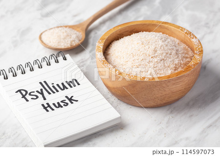 Psyllium husk in wooden bowl with psyllium husk word on notebook on marble table 114597073