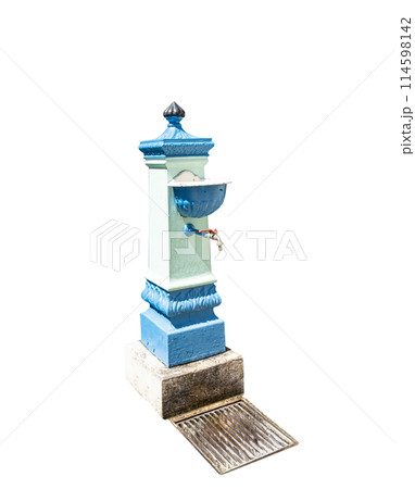 An old fountain 114598142