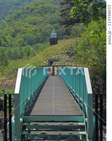 小樽　奥沢水源地の水管橋と取水塔 114598633