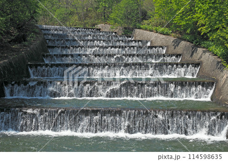 小樽　水すだれ　階段式溢流路 114598635
