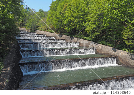 小樽　水すだれ　階段式溢流路 114598640