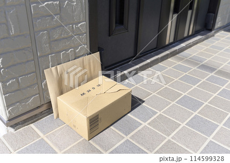 玄関に届いた商品（置き配） 114599328